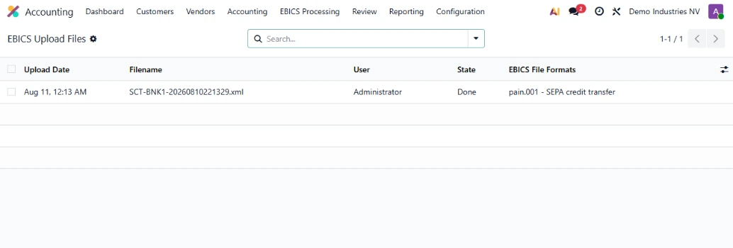 De lijst EBICS Upload Files in Odoo: één pain.001 SEPA-overschrijvingsbestand, met de uploaddatum, de gebruiker en de status Done